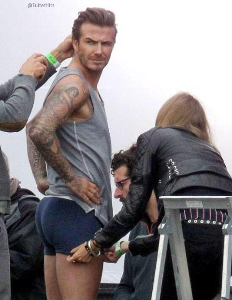 TuiterHits's tweet photo. ¿Para trabajar de la que le ajusta los calzoncillos a Beckham hay que hacer ciencias o letras? http://t.co/9eWpHuUCNP