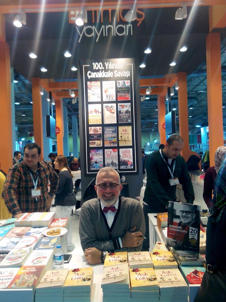 Yenisehirlioglu's tweet photo. Bursa Tüyap Kitap fuarını geride bıraktık. http://t.co/VP2cIaipGA