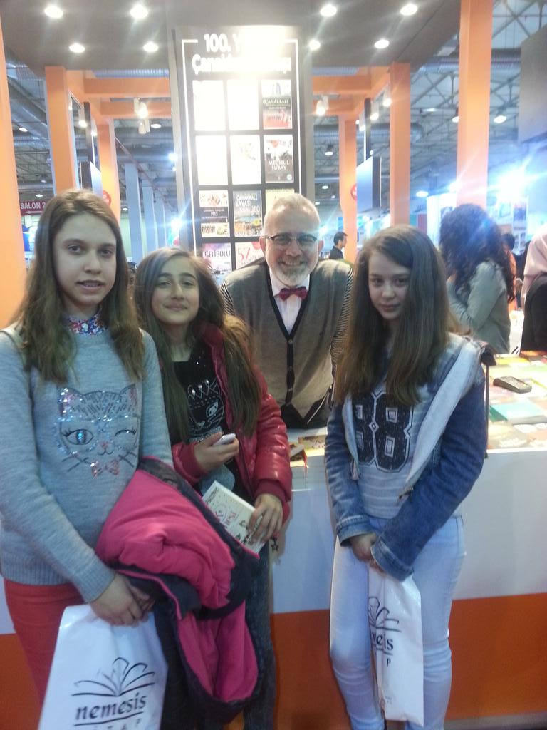 Yenisehirlioglu's tweet photo. Bursa Tüyap Kitap fuarını geride bıraktık. http://t.co/VP2cIaipGA