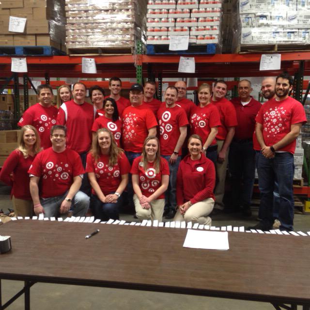 pinkertonje's tweet photo. D457 STLs and Business College Grads giving back at the Blue Ridge Food Bank @SextonRob @Shaun_GoPack #492strong http://t.co/o4IaQGdJ1k