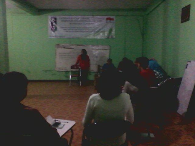 Materi ke-2 "Metodelogi Diskusi" oleh Yunda Oki Yuliani Kabid Pemberdayaan Perempuan HmI Komksariat UNIKOM.