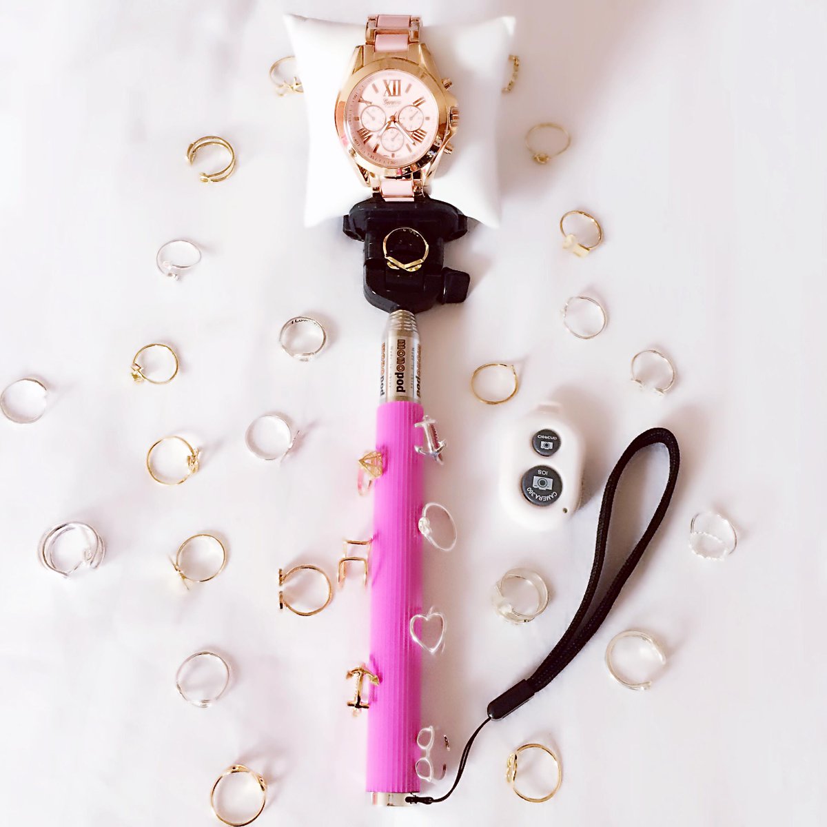 WeAreClassyShop's tweet image. Pink watch &amp;amp; selfie stick💕 Visit WeAreClassy.com， WORLDWIDE SHIPPING🌍 Link in our bio!