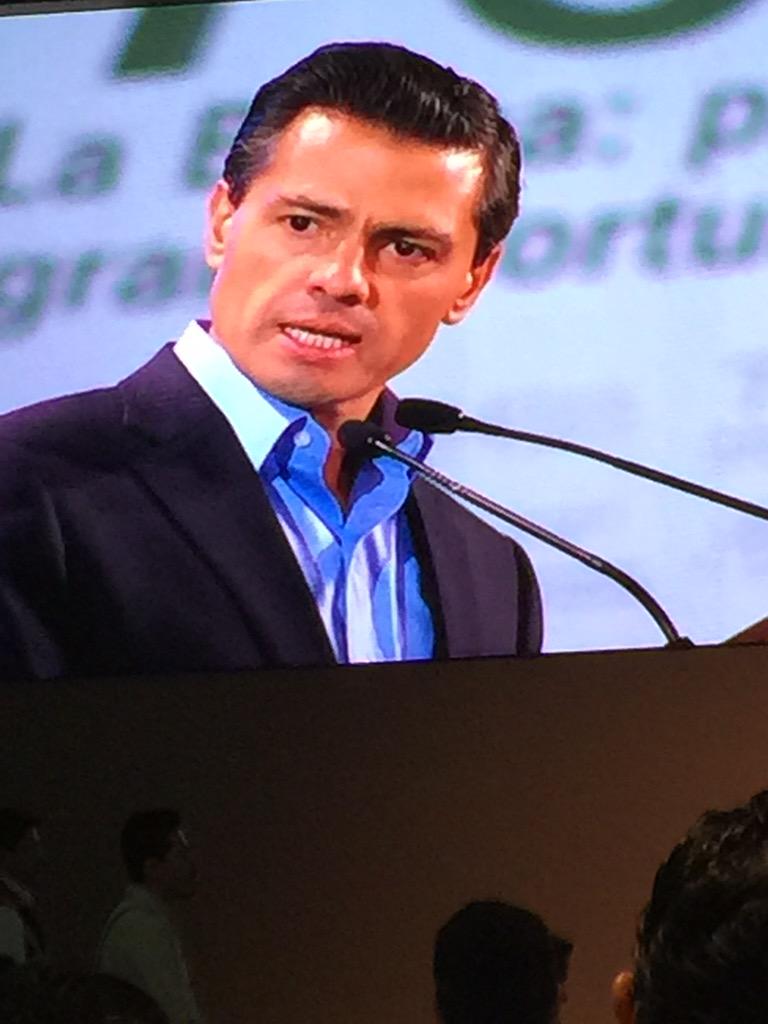 patymunoz's tweet photo. En la 78 Convención Bancaria @EPN http://t.co/A9iDQc4M57