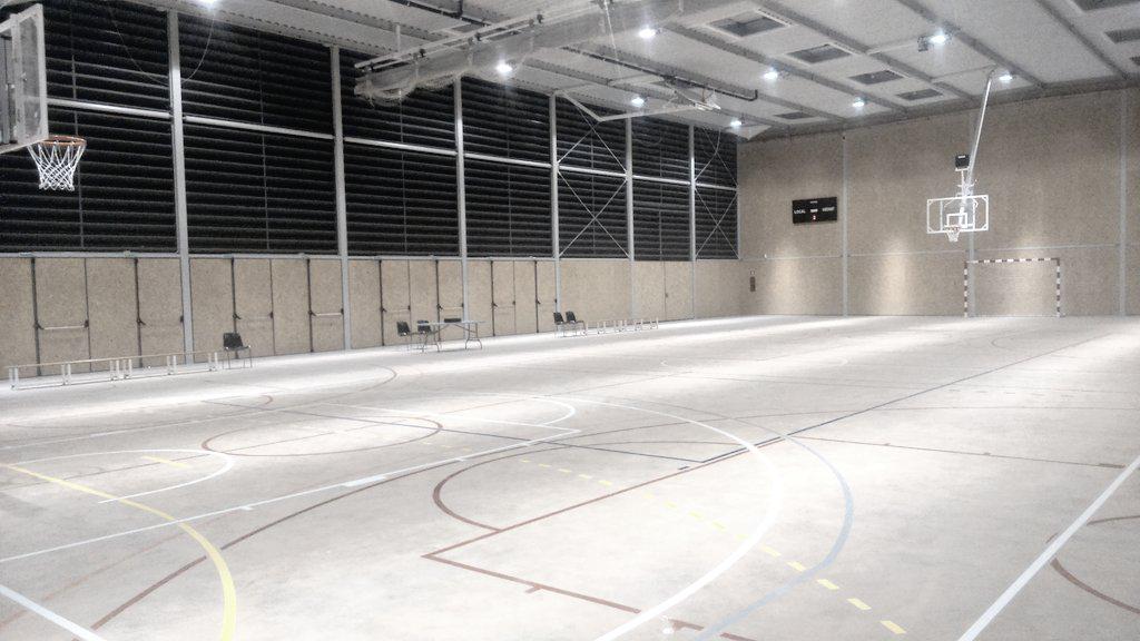 TatayD's tweet image. El @cbsantantoni estrena pista!! 11anys de plujes, fred i humitats queden enrere!! El futur és nostre!! #cbsaps