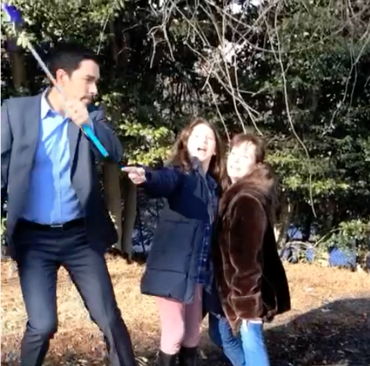 MrDrewScott's tweet photo. Want to see how I use the #Selfie Stick? Watch my latest @vine to find out :) https://t.co/tr1R1MNNnS http://t.co/eyDpUe5zjM