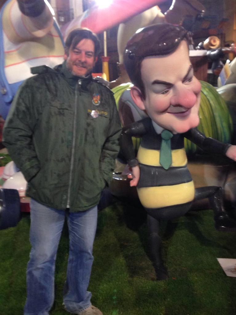 compromisfalles's tweet photo. Enguany hem sigut #CombustiblePerAFalles

Benvingudes les #Falles2016

Les nostres! 

#TornemASomriure http://t.co/gSokTrxLOt