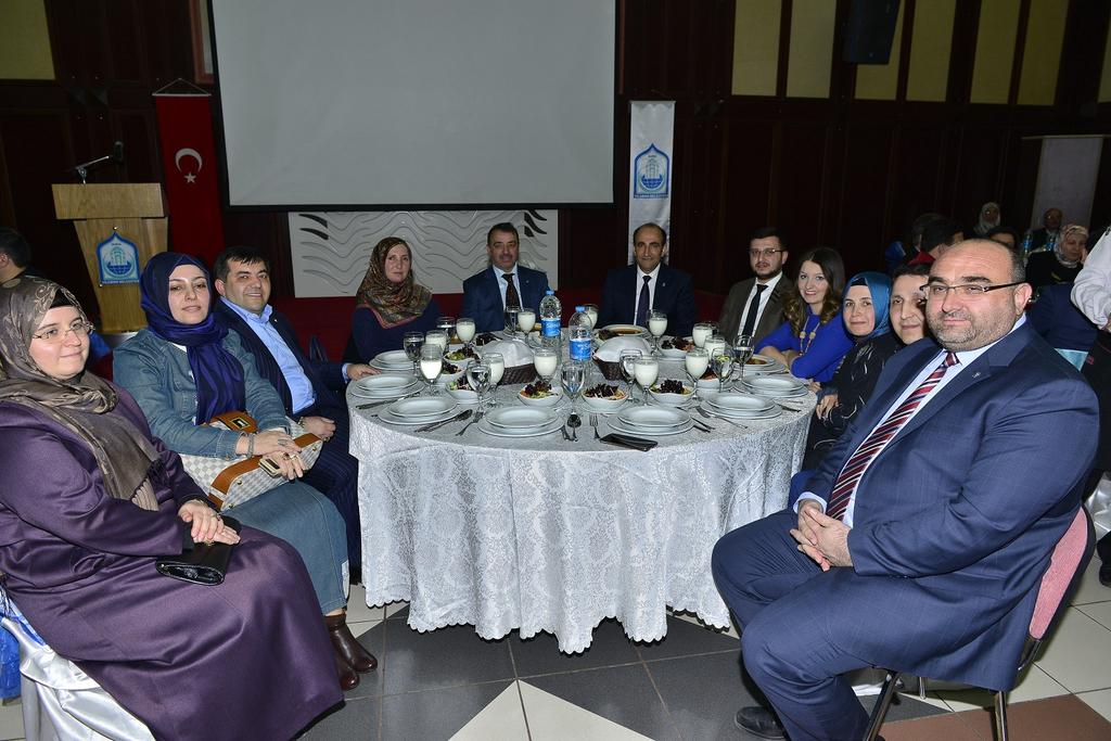 ismailedebali's tweet photo. AK Parti İlçe Başkanlığı tarafından düzenlenen Dayanışma Toplantısına İlçe Başkanı @Hudayi_Yazici ile katıldık. http://t.co/bqVhX2SHXD