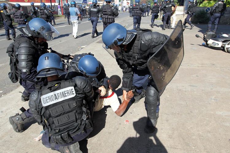 libe's tweet photo. Première condamnation aux assises d'un gendarme pour usage du flashball http://t.co/7sS7wSkRjY http://t.co/nkmFdgH8c1