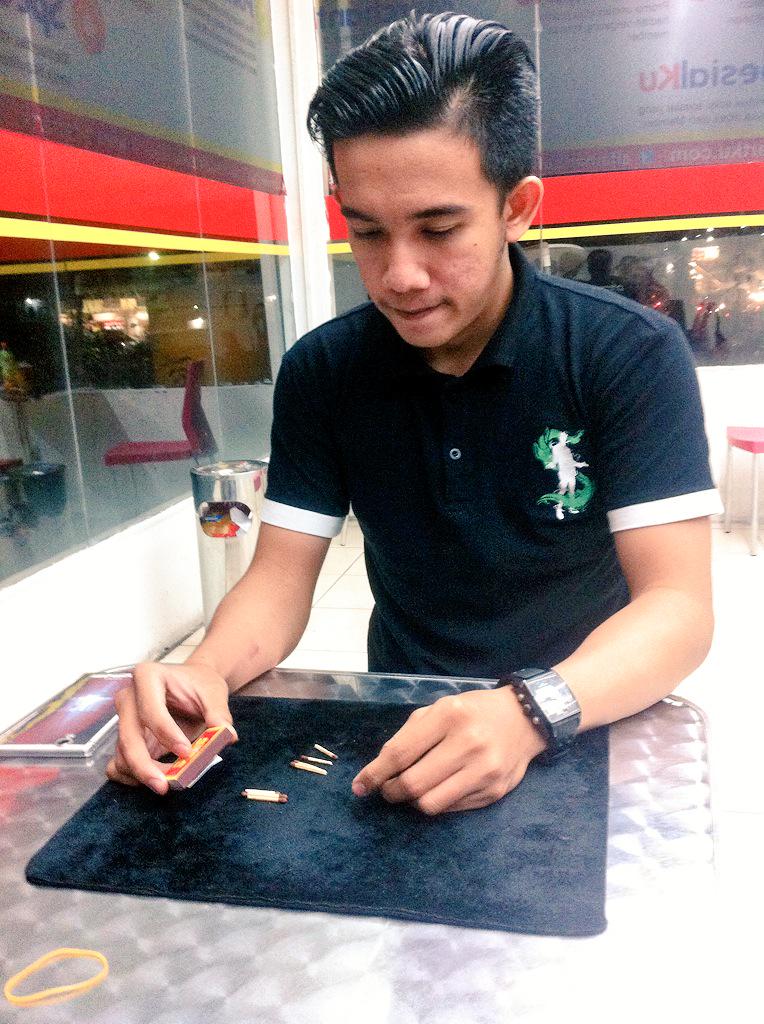 DMiracle_SBY's tweet photo. The best perfomer bulan ini @stevenardian . Cc @_DemianAditya_ @Lutvi_Nero http://t.co/rWFEQhpp9R