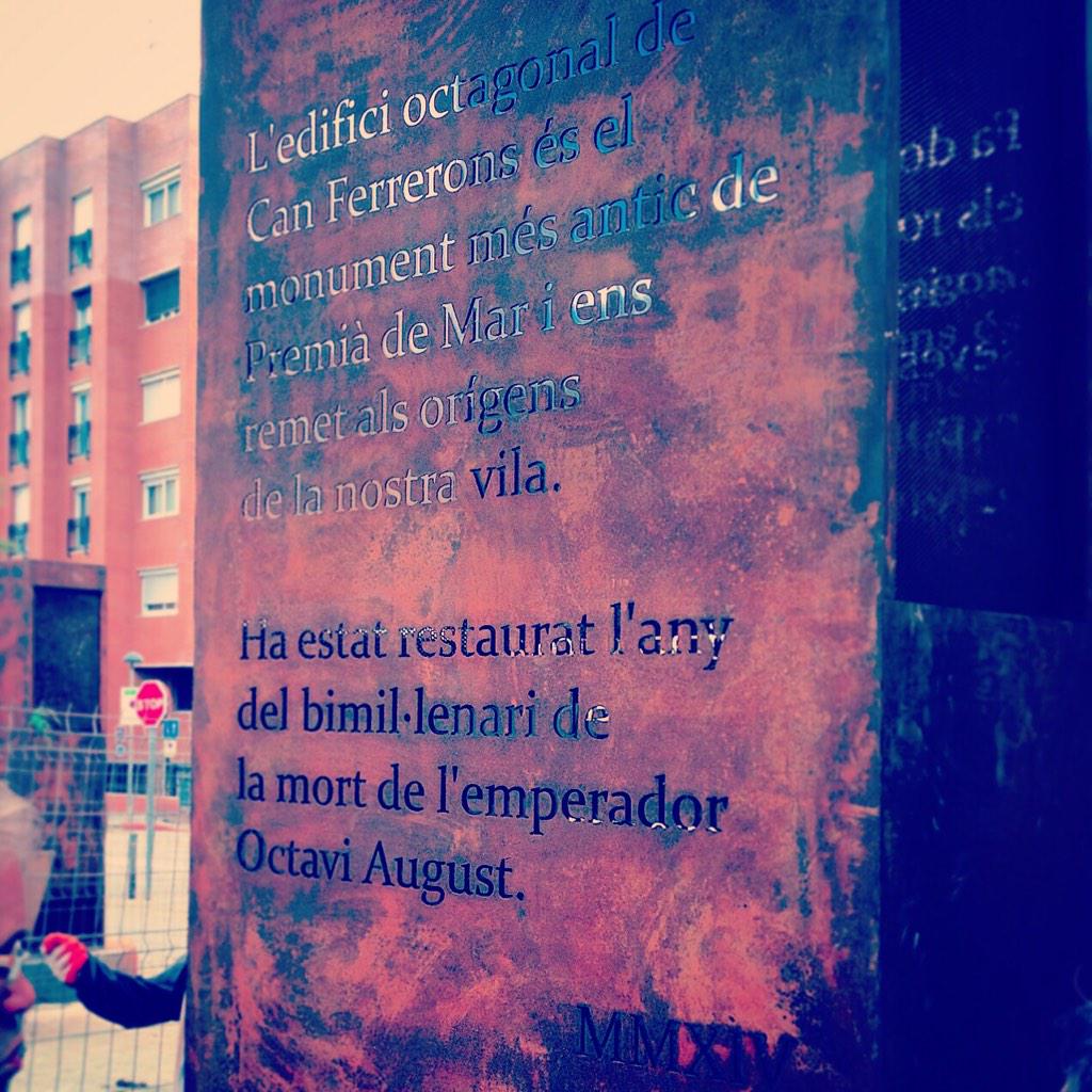 Un dels monòlits de l'exterior situa el <a href="/MuseuRomaPM/">Museu Romà de Premià</a> en el context històric de la romanitat.