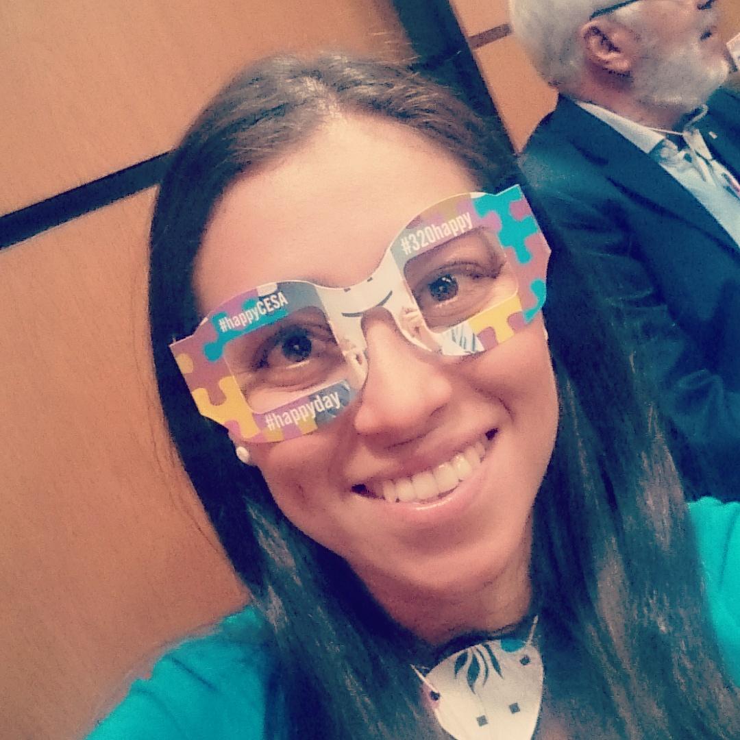 CatherineCruzB's tweet photo. Yo elijo tener unas gafas diferentes!... como dice @aro1975 esta tarde en @CESA_edu #320Happy http://t.co/ok1Q0wFzhm