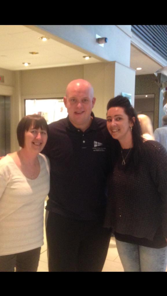 Darts was made even better getting a photo with the players! <a href="/MvG180/">Michael Van Gerwen</a> <a href="/Raybar180/">Raymond van Barneveld</a> <a href="/KimHuybrechts/">Kim-Dana Huybrechts</a> 🎯