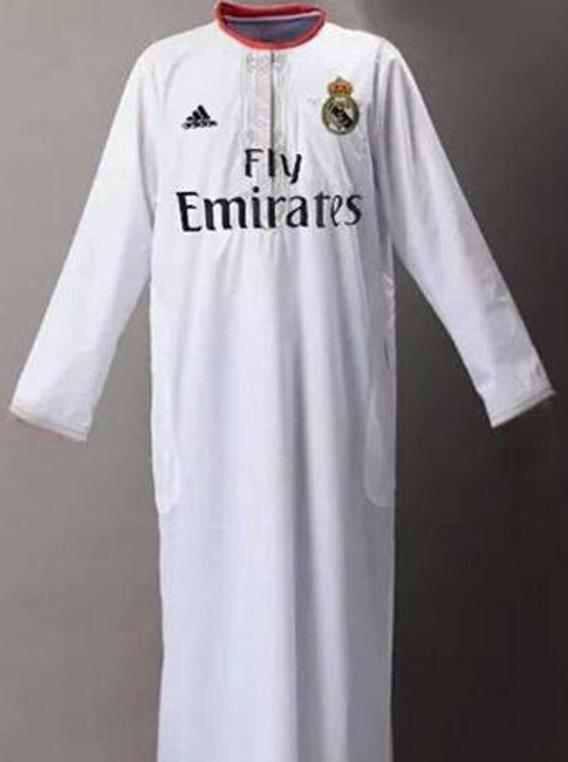 piesportsbooze's tweet image. Real Madrid players take drastic steps to stop the Lionel Messi nutmeg on Sunday...