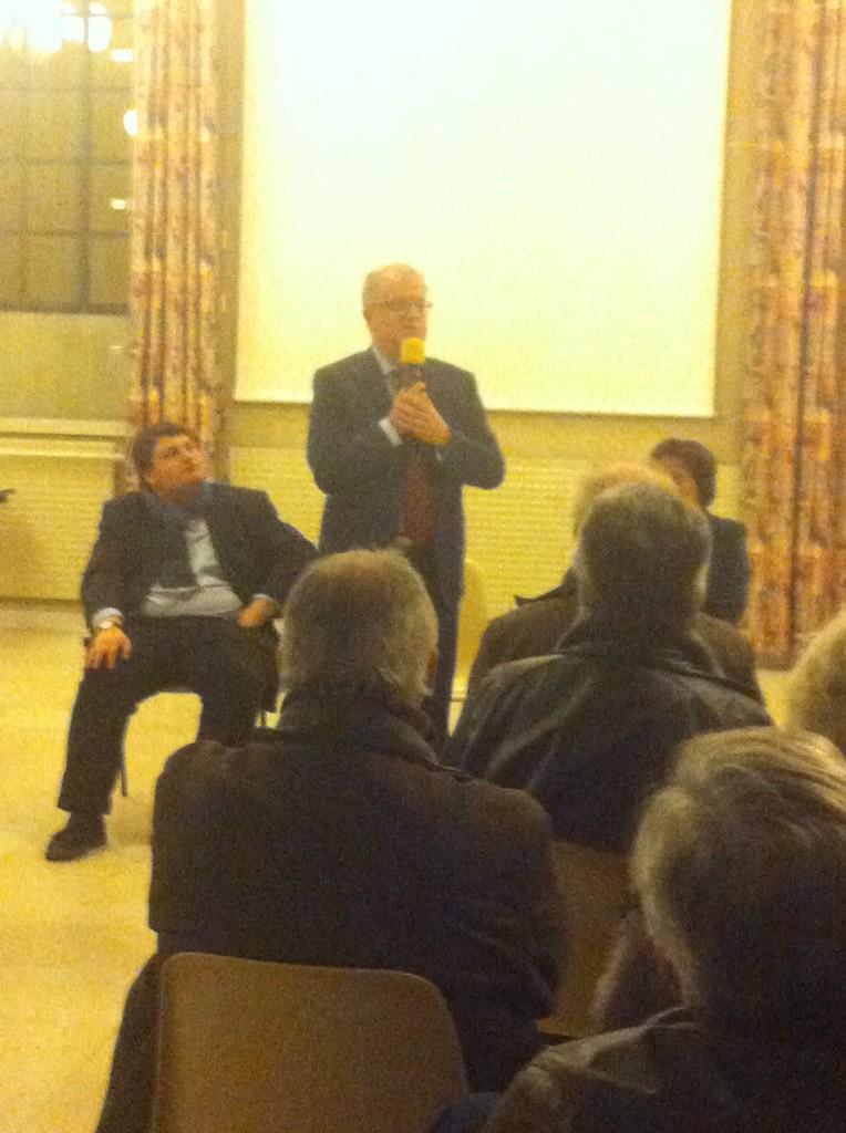 Beatrice_Pavy's tweet photo. Régis Vallienne explique l'importance du Conseil général dans le transport des élèves. http://t.co/jHGGo8Zihs