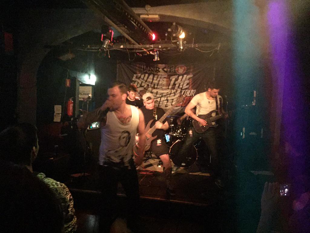 MY AIM is los! Een goeie knaller om mee af te trappen. <a href="/Largepop/">LARGE</a>