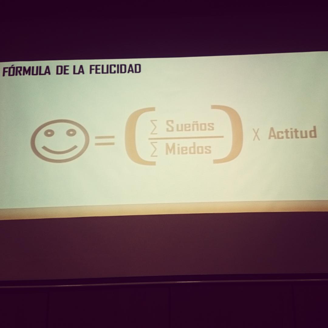 CatherineCruzB's tweet photo. Aquí en @CESA_edu conociendo la formula de la felicidad. @aro1975 #320Happy #HappyCESA http://t.co/iQ8kUcAM01