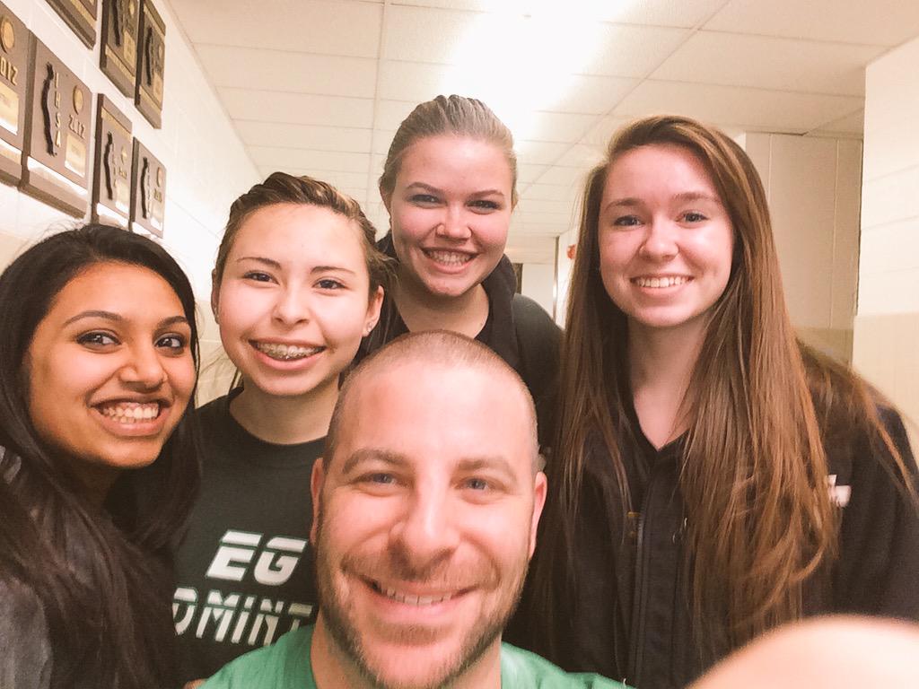 ElineZachariah's tweet photo. BG bound! #squadup @sakenlaw #baldricks @gissellesguzman http://t.co/1DlJd9fYrY
