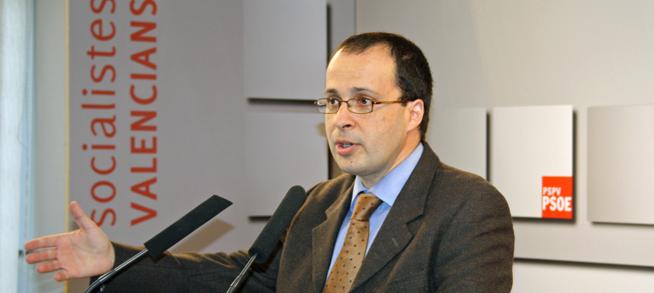 informacion_es's tweet photo. El diputado Julián López Milla encabezará la lista del PSPV por Alicante http://t.co/gtAyfw6XWy http://t.co/2POdEBZbNX
