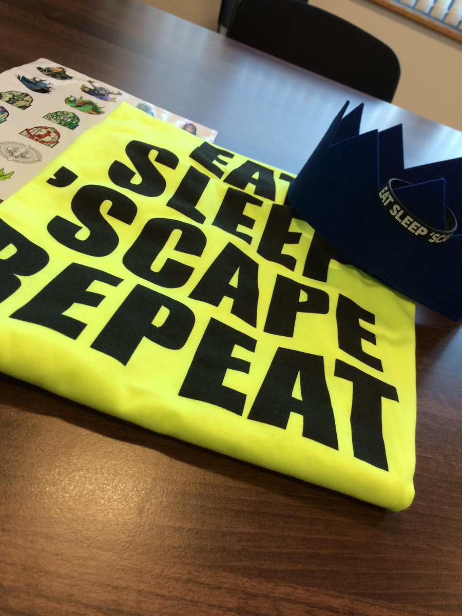 RuneScape's tweet photo. #FreeStuffFriday - win all this loot!

Simply RT and follow us to enter! http://t.co/oeN0MgSkoO