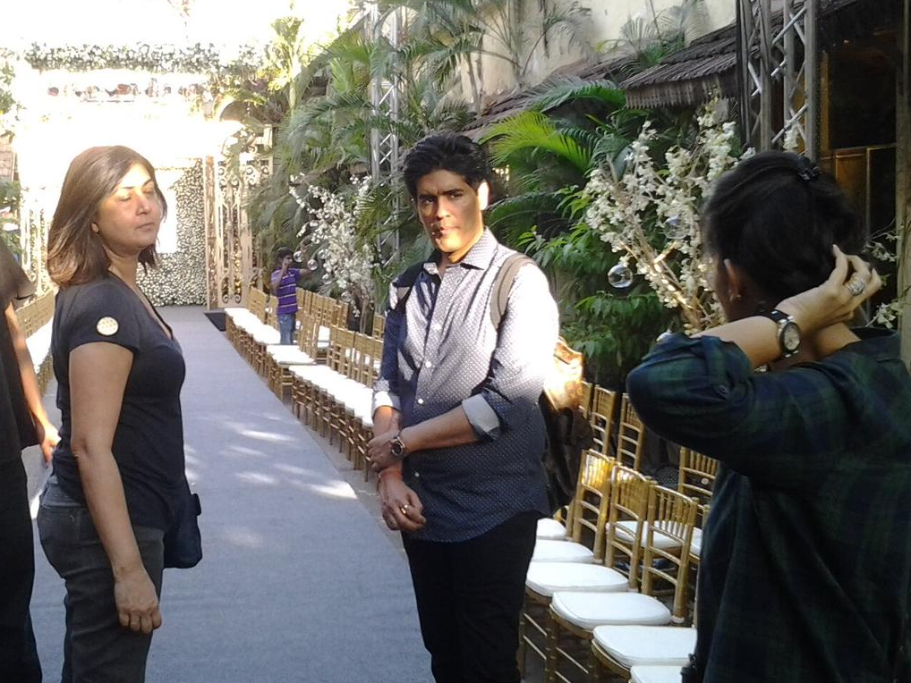 WEvolveGlobal's tweet photo. #TBT Backstage prep for #WEvolve #BlueRunway event at @LakmeFashionWk with @ManishMalhotra1. http://t.co/6VREV67aL7
