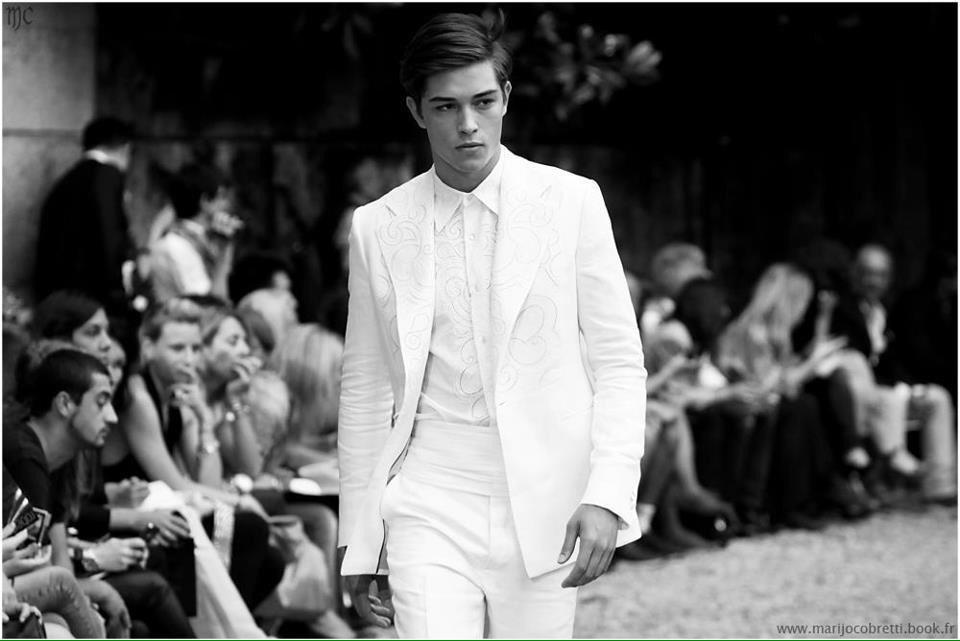 Love him 😍 @CDrxw so sexy omfg