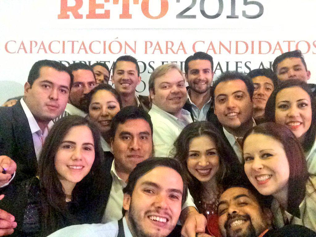 SergioGilRu's tweet photo. Ellos son Jóvenes en Movimiento que lucharán por representar a los ciudadanos libres. ¡Somos #MovimientoNaranja! http://t.co/vvKGl2BpZK