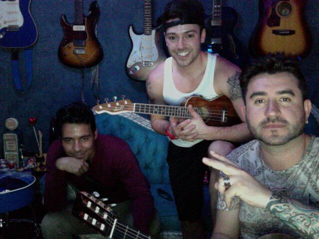 Preparo mi show para .<a href="/digital1029/">raya</a> .@GaboRincn .<a href="/JeanPaulBideau/">Jean Paul Bideau</a> Cc .<a href="/Franktorres17/">Francisco Torres</a> desde el estudio!