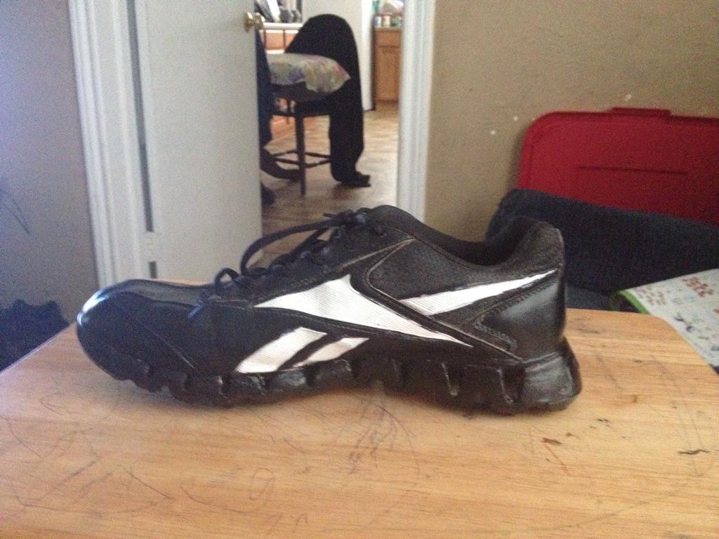 jwalk2005's tweet photo. My old base shoes, decided to fix them up for my nephew... I think it's pretty good http://t.co/yU7XFsk8ru
