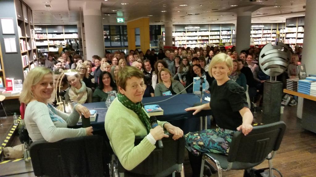 Hannover say Cheeeese!
Thanks for a super event, Hugendubel. X