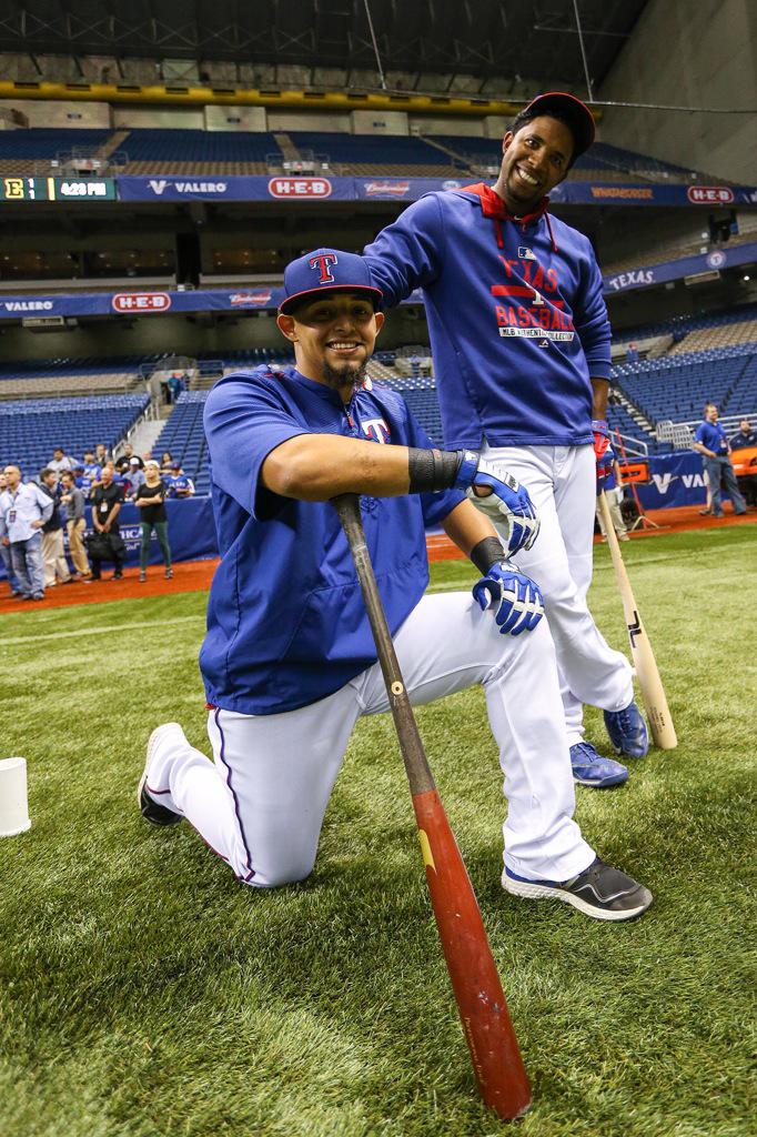 Rangers's tweet photo. Typical @ElvisandrusSS1. 😁✌️ http://t.co/UTKQG4Lear