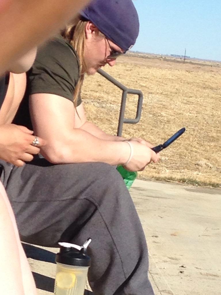 Vern_Burn15's tweet photo. Ummm. Are flip phones still cool or Nah? #bringitback http://t.co/GE5bv20bCS