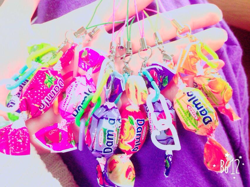 YuchamX's tweet photo. 受験終わりました  💕💭

てことで

Handmade strap  🌈💛

#1mmでもいいなと思ったらRT 
#なんかいいなと思ったらRT http://t.co/AdaCh4JRgw
