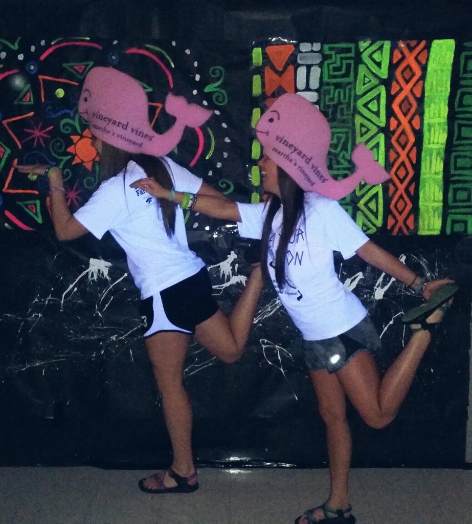 ClaudiaSzymala's tweet photo. BY FAR the best day of #springbreak15 🙌 @MASCstuco #MASCstate15 #colorfulchalk 🎨🐳🐥🙈 http://t.co/HrGwP2C1bC