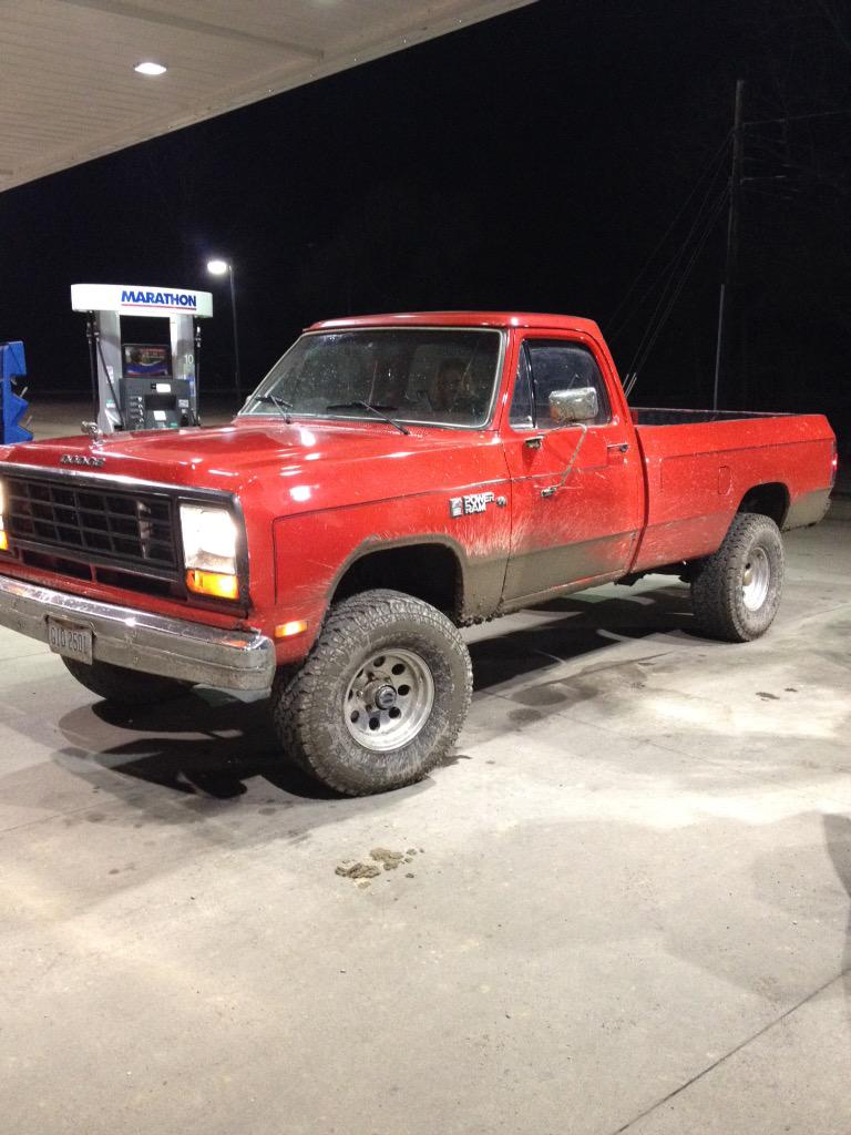 OhioMechanic's tweet photo. Got a little mud on the tires 😏 #FirstGenFriday #PowerRam http://t.co/8FwpYBPP26