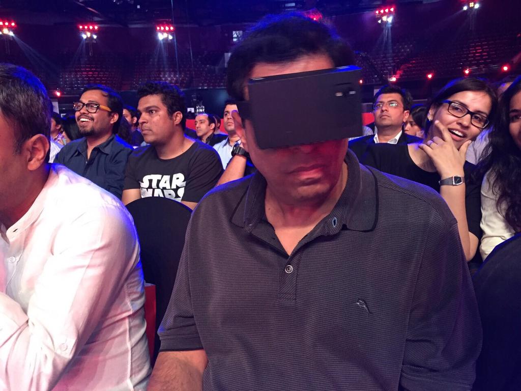 CF_Retina's tweet photo. @RonnieScrewvala trying his hands on the Commonfloor Retina #ExperienceCFRetina @YouTubeFanFest #YTFF http://t.co/s4RNWBE0dF