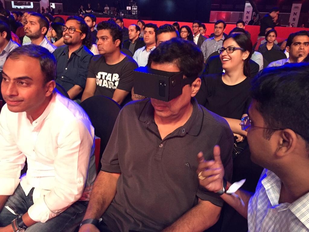 CF_Retina's tweet photo. @RonnieScrewvala trying his hands on the Commonfloor Retina #ExperienceCFRetina @YouTubeFanFest #YTFF http://t.co/s4RNWBE0dF