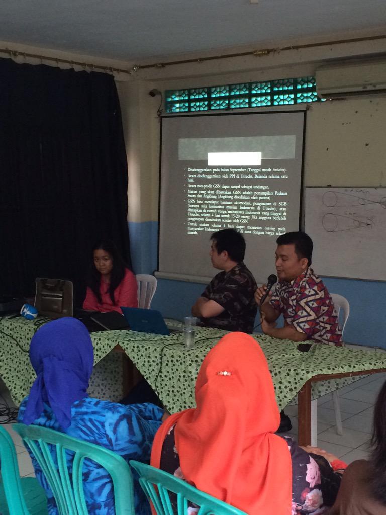 GSNchoir's tweet photo. Ekhem, pemandangan rapat sosialisasi orang tua GSN Goes To Italy hari ini nih😊 http://t.co/aM708fidFv