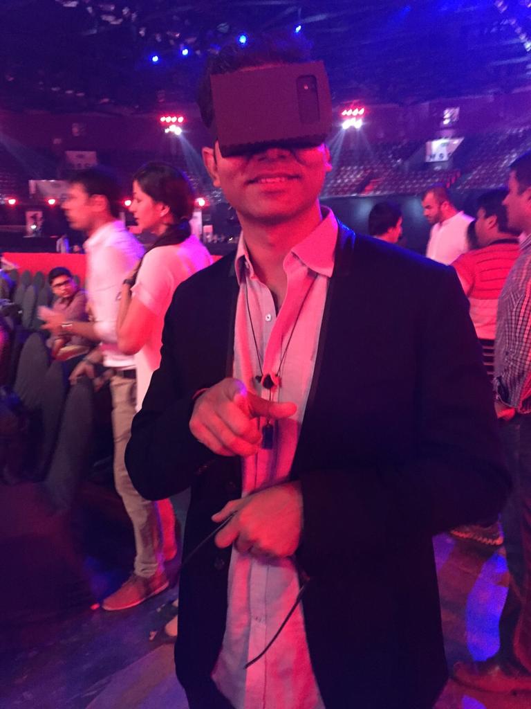 CF_Retina's tweet photo. @TheQtiyapaGuy experiencing the Commonfloor Retina @YouTubeFanFest #ExperienceCFRetina #YTFF http://t.co/riAQGLJpBD