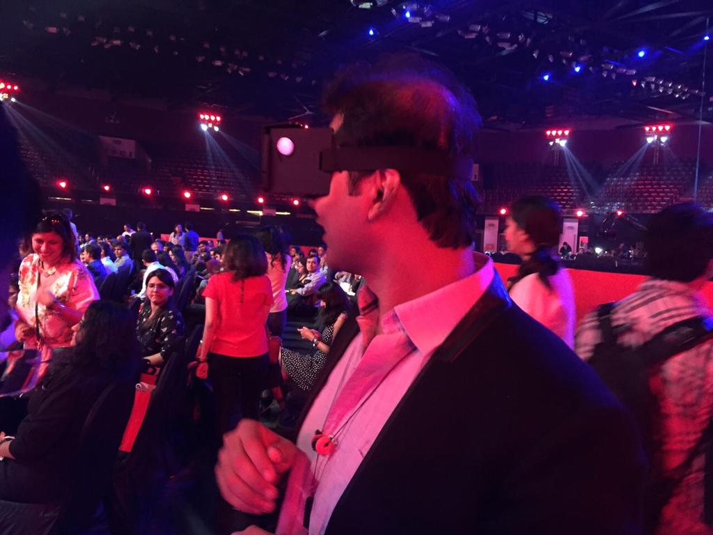 CF_Retina's tweet photo. @TheQtiyapaGuy experiencing the Commonfloor Retina @YouTubeFanFest #ExperienceCFRetina #YTFF http://t.co/riAQGLJpBD