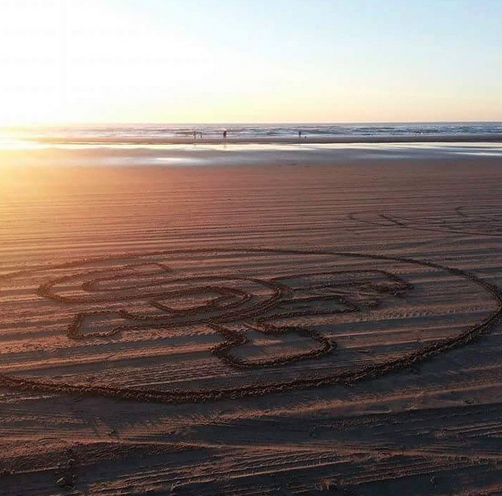 ABethea41's tweet photo. Today’s #FanFriday shoutout goes to IG user: 49ervixen. Beautiful beach &amp; a
beautifully drawn logo. #NinerFaithful http://t.co/HpHkqkHuSj