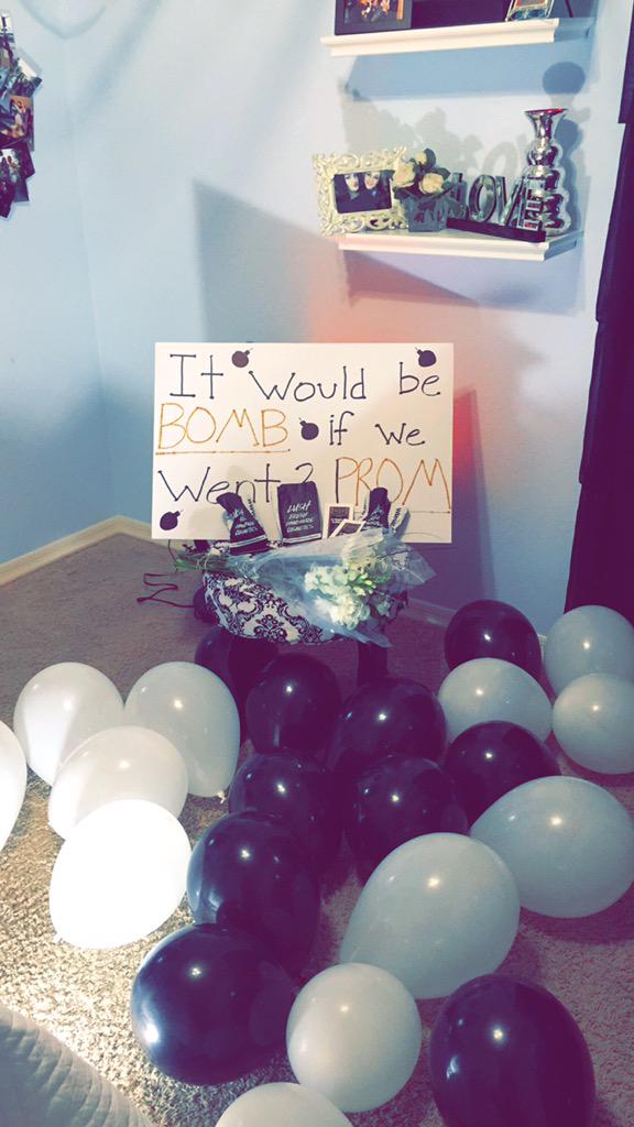 1 pic. "It would be bomb if we went to 2 prom" 💣🎉 http://t.co/E6RRpGBtPO