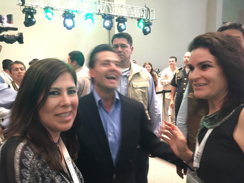 patymunoz's tweet photo. 78 Convención Bancaria con @EPN @LVidegaray http://t.co/nD6Pjnjbsl