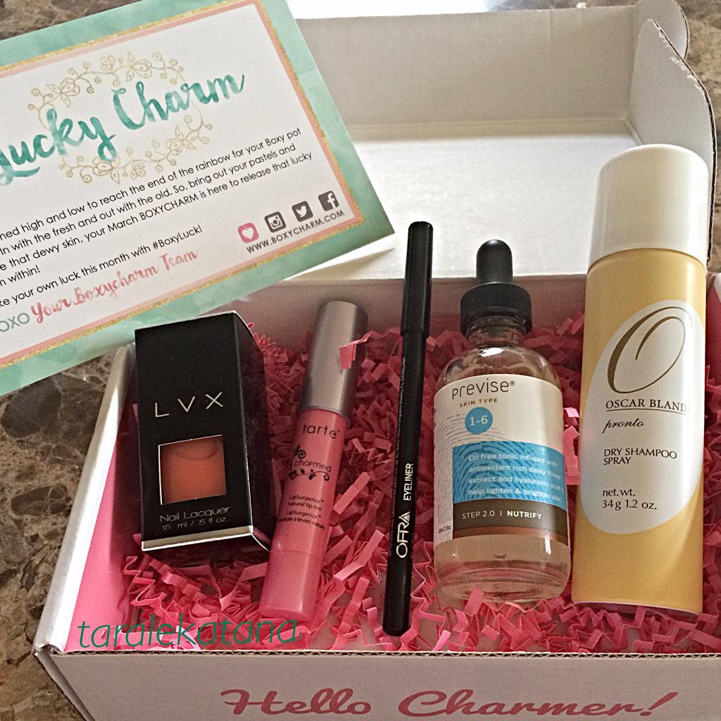 taralekatana's tweet photo. Today just got better! @boxycharm arrived! #Boxycharm #BoxyLuck #subscriptionbox #TLSubscriptionaddiction http://t.co/xacCCYriIb