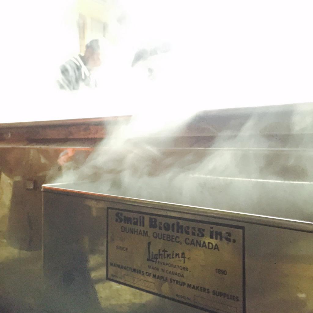 amyemathe's tweet photo. Where there's steam, there's fire. Finally boiling. #maplesyrup #maplemarch #ontag http://t.co/JkqKSRKSwb