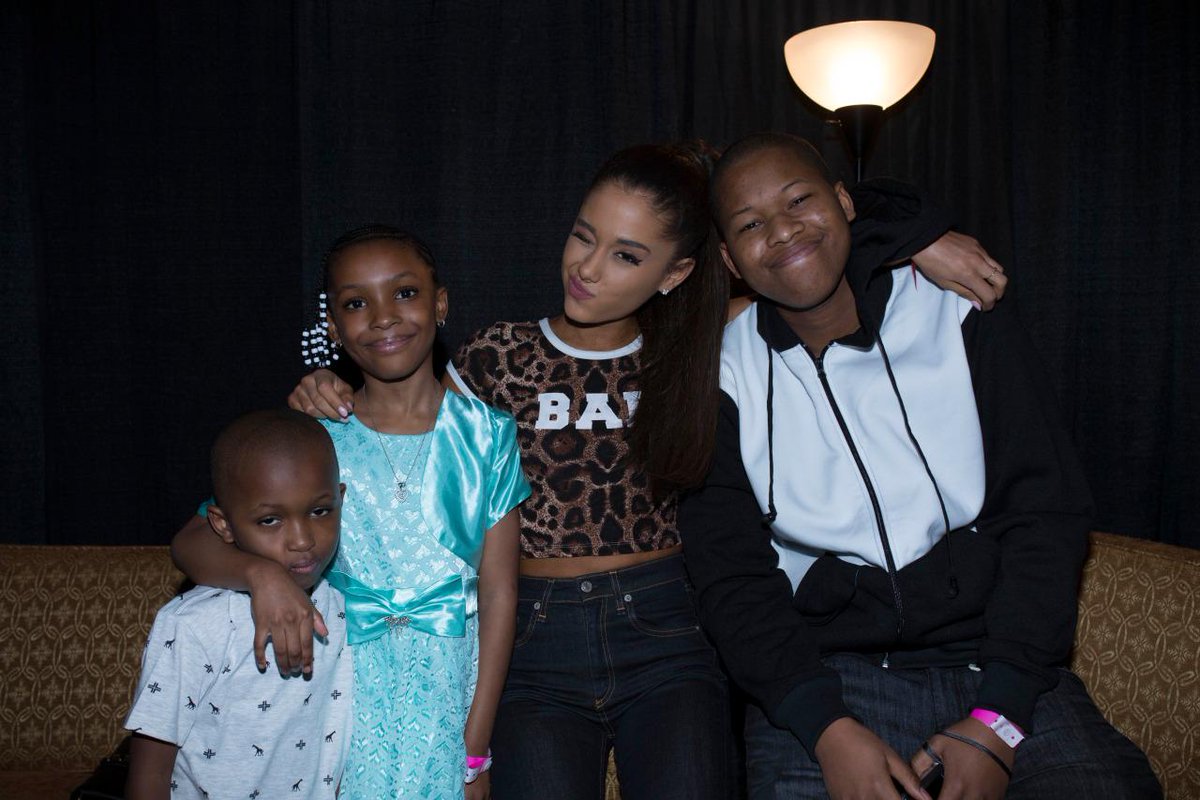FluffKambach's tweet photo. Honeymoon Tour MnG - Uncasville, CT http://t.co/NfsEhg3xNY