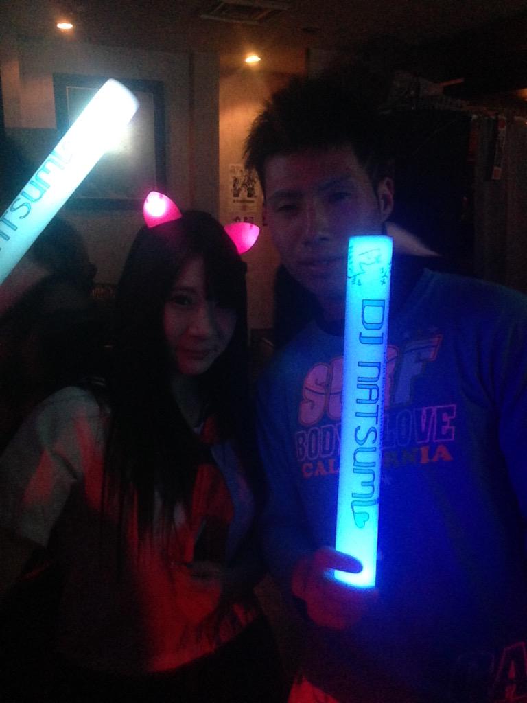 s_h_x's tweet photo. nＹx楽しかったー！
DJNATSUMIちゃんとも写メ撮れたしルミトンも貰ったしよかったー(^^)
ダンスうまっかた！
DJ社長さんとも写メも撮れたけんねー！(^^) http://t.co/QHs5LtiX6h