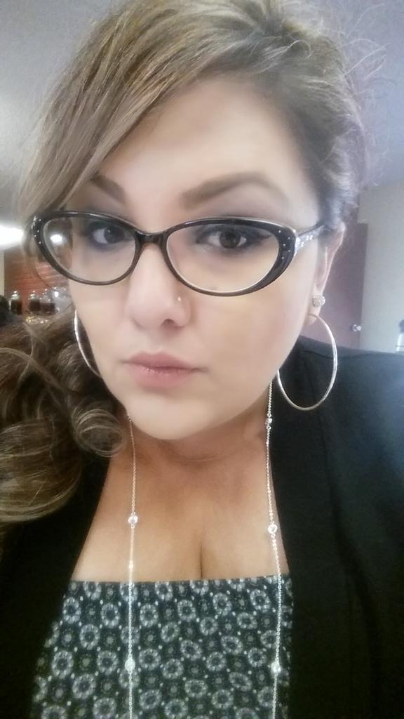PauleyRene's tweet photo. And one with the specs. #contour #lookatthosecheekbones http://t.co/IfjSOqic35