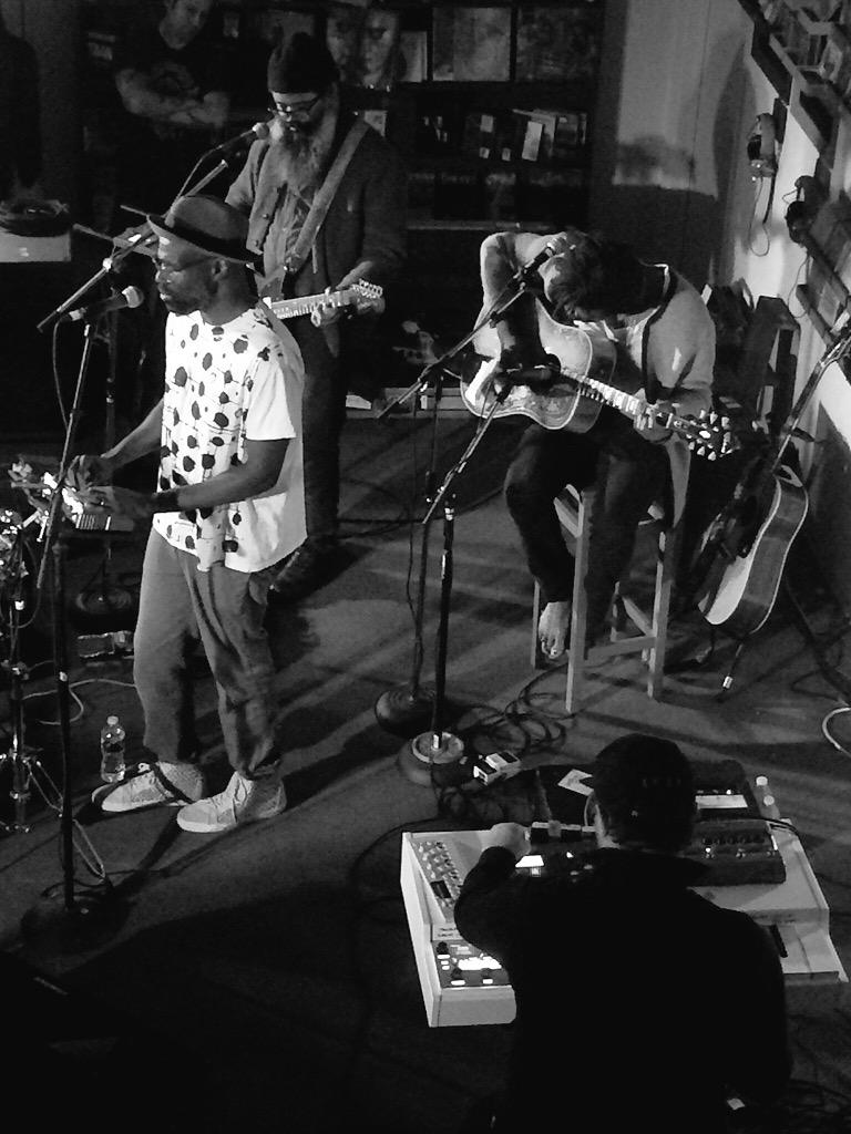 markesimmons's tweet image. Good seed makes a good crop...happy I got to see @TVonTheRadio play live thanks to @GoodRecords