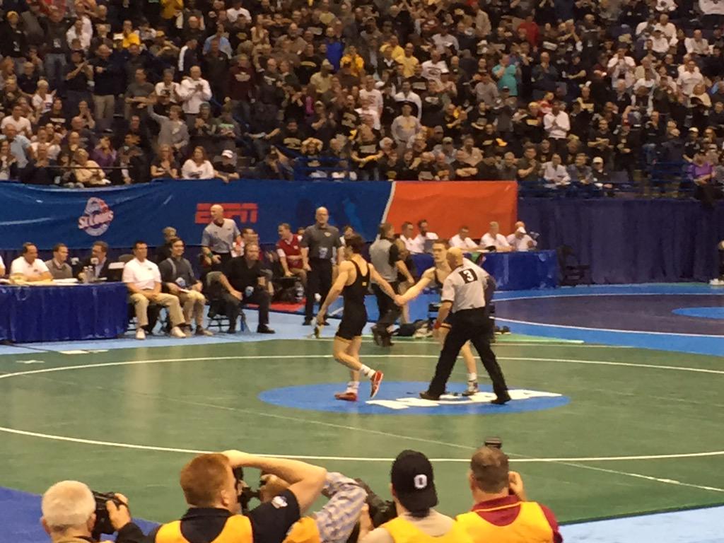 FloWrestling's tweet photo. THIS PLACE JUST WENT ON STEROIDS! ALL CUZ UNSEEDED @Zmoisey PULLED OFF THE #BEASTMODE PERFORMANCE OF THE YEAR! http://t.co/8IA6xXxlTb