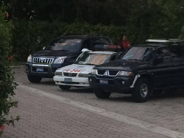 elblog's tweet photo. De acuerdo a vigilante del motel, la joven salió semidesnuda de las habitaciones a pedir ayuda http://t.co/KiXU6ZBWcz http://t.co/zUNvEwFZrq